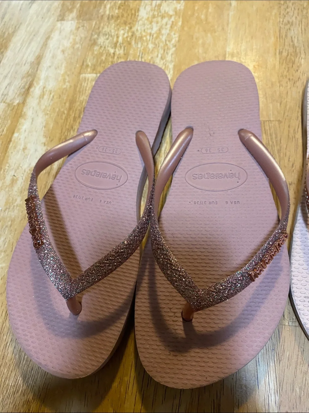 Havaianas Girl size 6 Dual Pink Flip Flops with Metallic Rose Straps